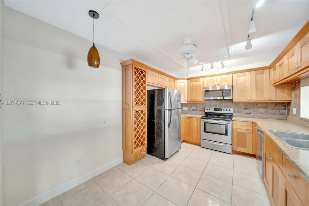 5223 E Gate Lake Rd #5223 Tamarac, FL 33319