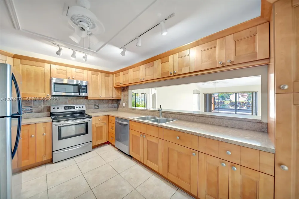 5223 E Gate Lake Rd #5223 Tamarac, FL 33319