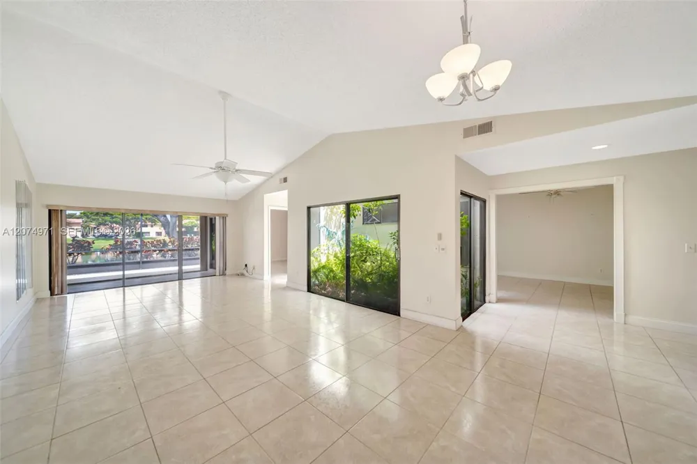 5223 E Gate Lake Rd #5223 Tamarac, FL 33319