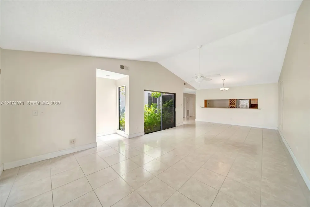 5223 E Gate Lake Rd #5223 Tamarac, FL 33319