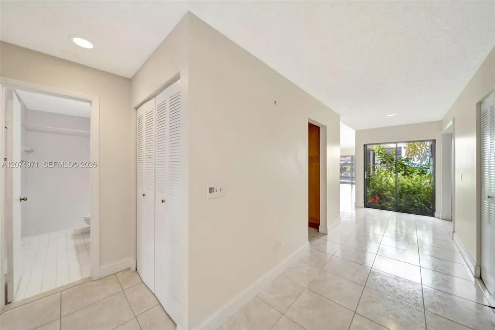 5223 E Gate Lake Rd #5223 Tamarac, FL 33319