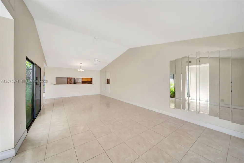 5223 E Gate Lake Rd #5223 Tamarac, FL 33319