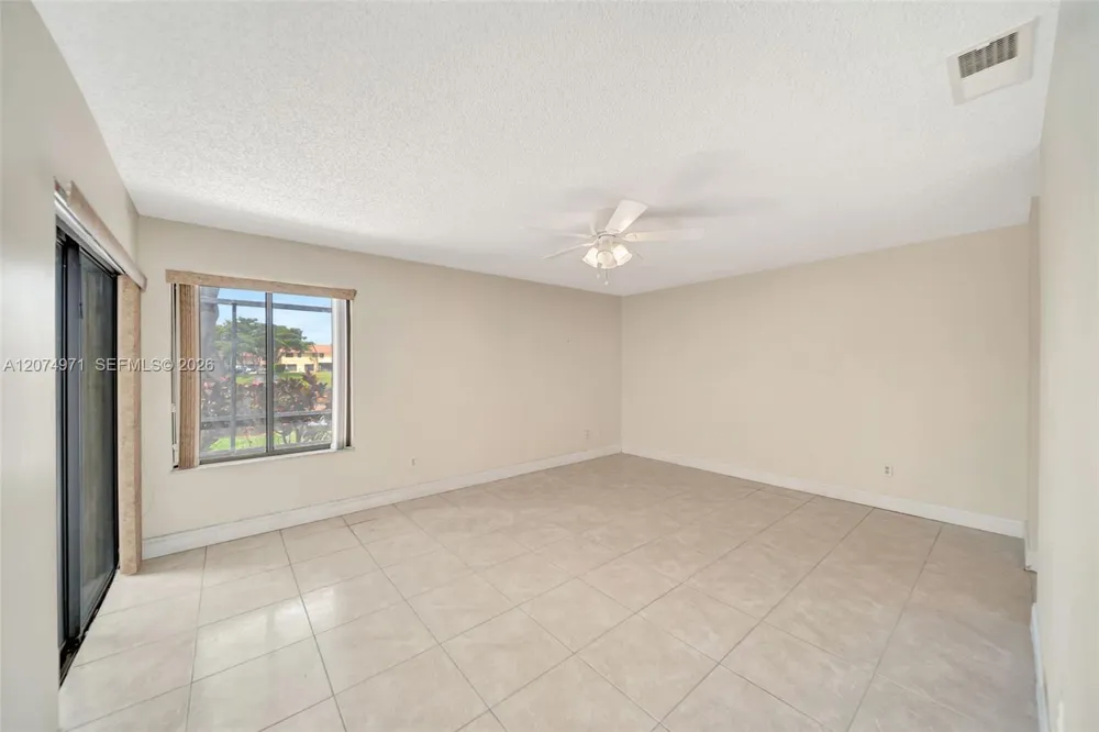 5223 E Gate Lake Rd #5223 Tamarac, FL 33319