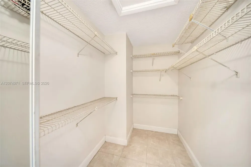 5223 E Gate Lake Rd #5223 Tamarac, FL 33319