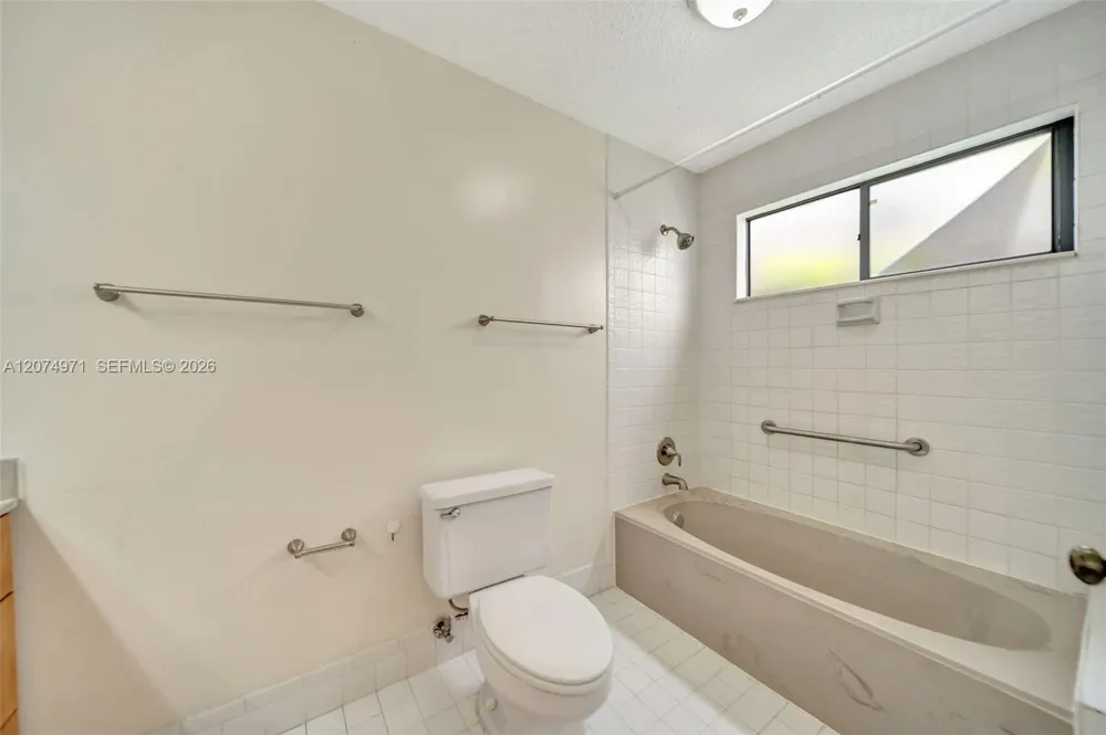 5223 E Gate Lake Rd #5223 Tamarac, FL 33319