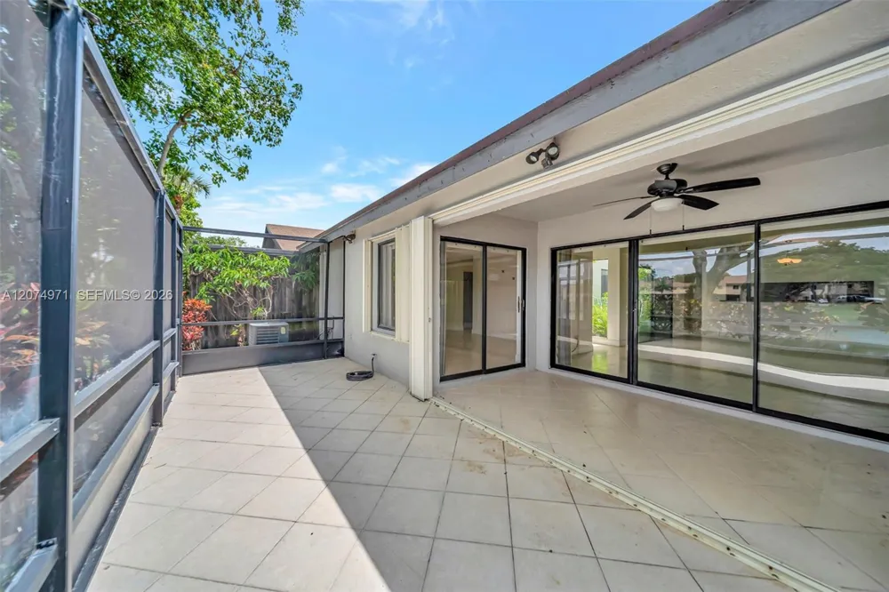 5223 E Gate Lake Rd #5223 Tamarac, FL 33319