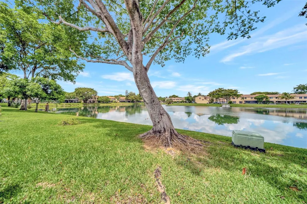 5223 E Gate Lake Rd #5223 Tamarac, FL 33319