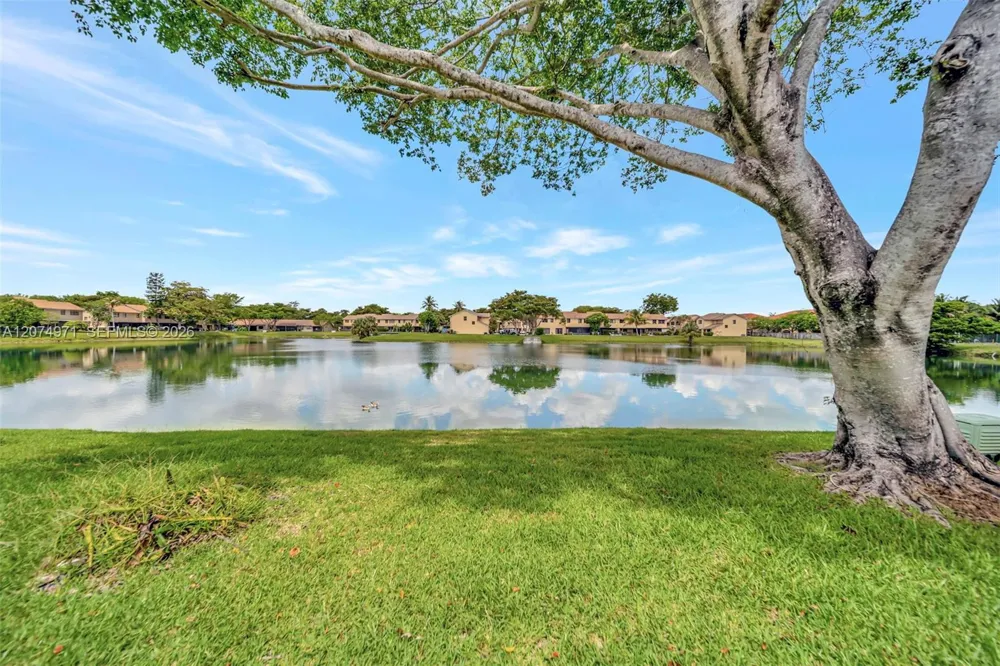5223 E Gate Lake Rd #5223 Tamarac, FL 33319