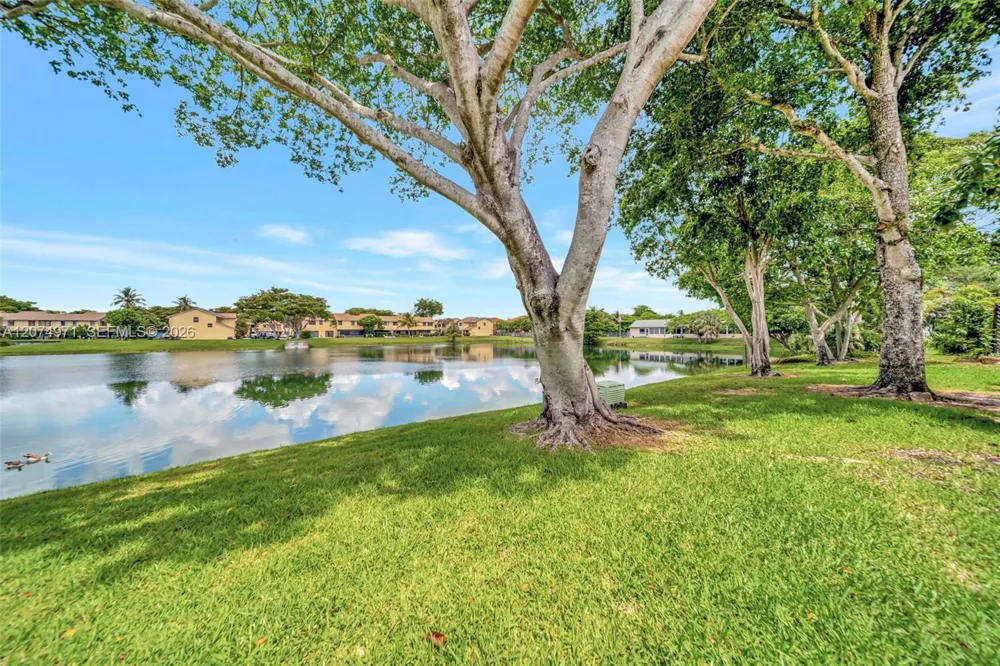 5223 E Gate Lake Rd #5223 Tamarac, FL 33319