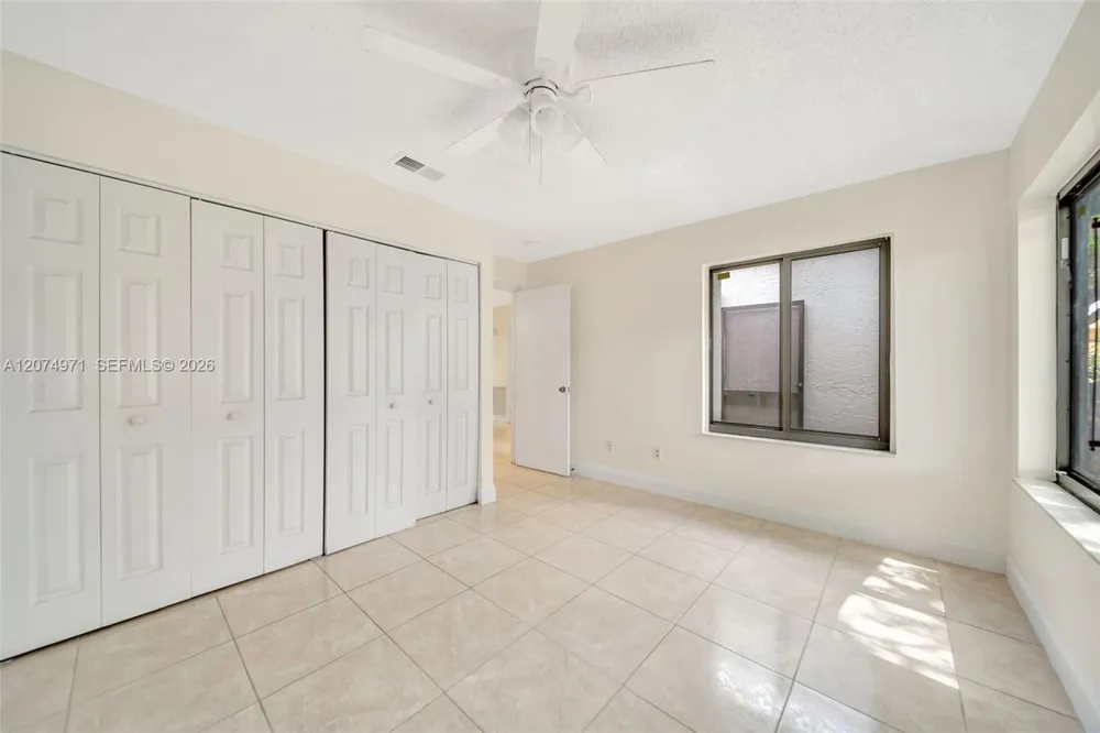 5223 E Gate Lake Rd #5223 Tamarac, FL 33319