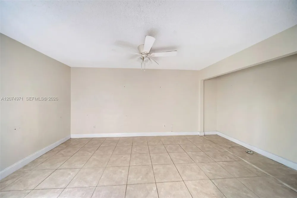 5223 E Gate Lake Rd #5223 Tamarac, FL 33319