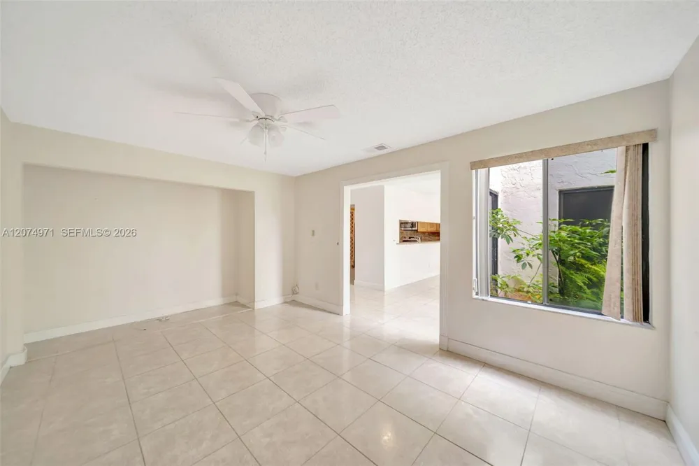 5223 E Gate Lake Rd #5223 Tamarac, FL 33319