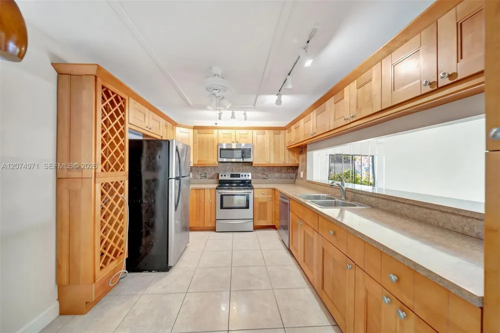 5223 E Gate Lake Rd #5223 Tamarac, FL 33319