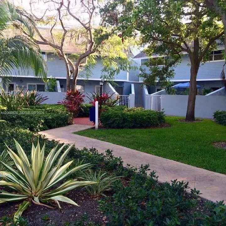 798 Crandon Blvd #44-B Key Biscayne, FL 33149