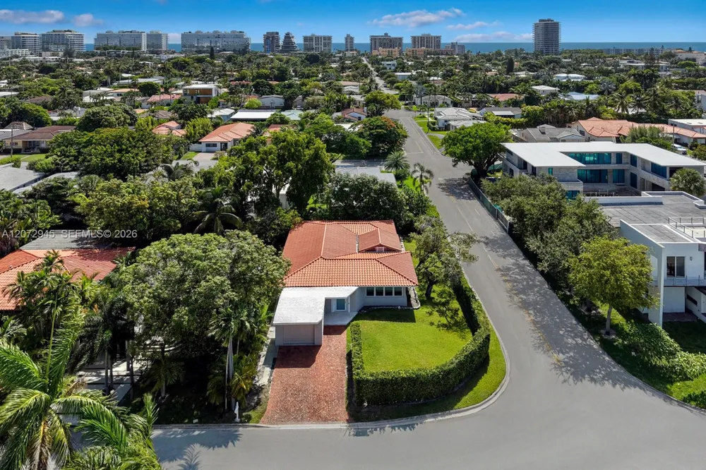 8901 Hawthorne Ave Surfside, FL 33154