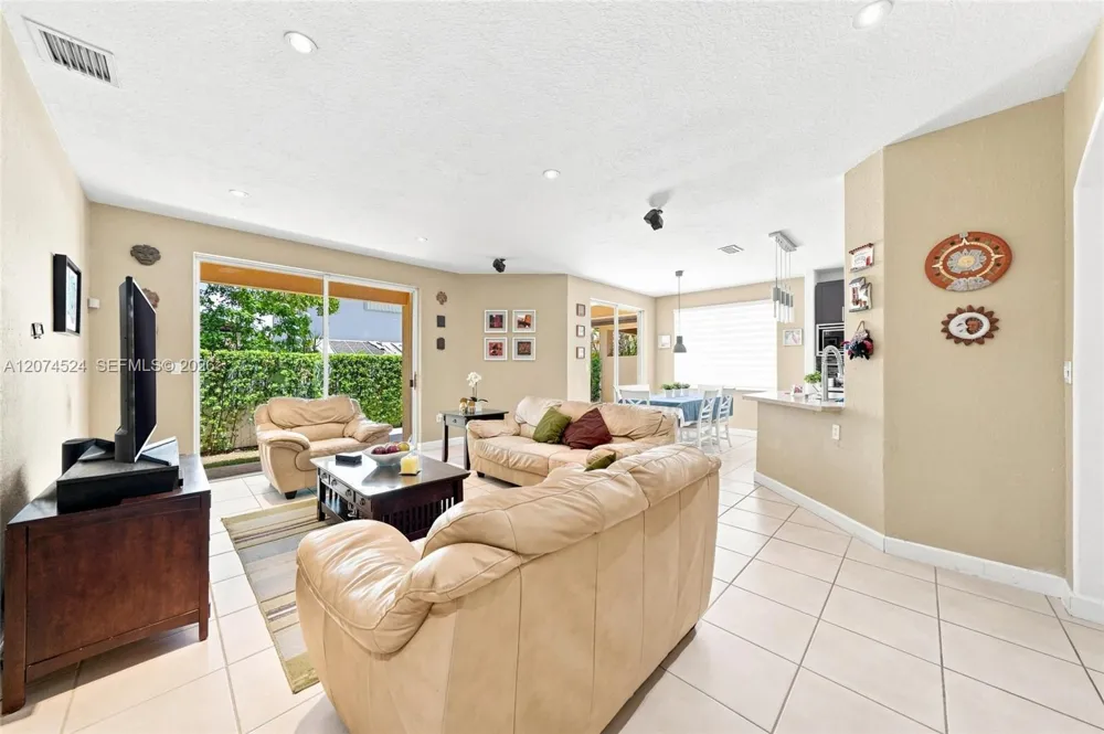 15429 SW 36th Ter Miami, FL 33185