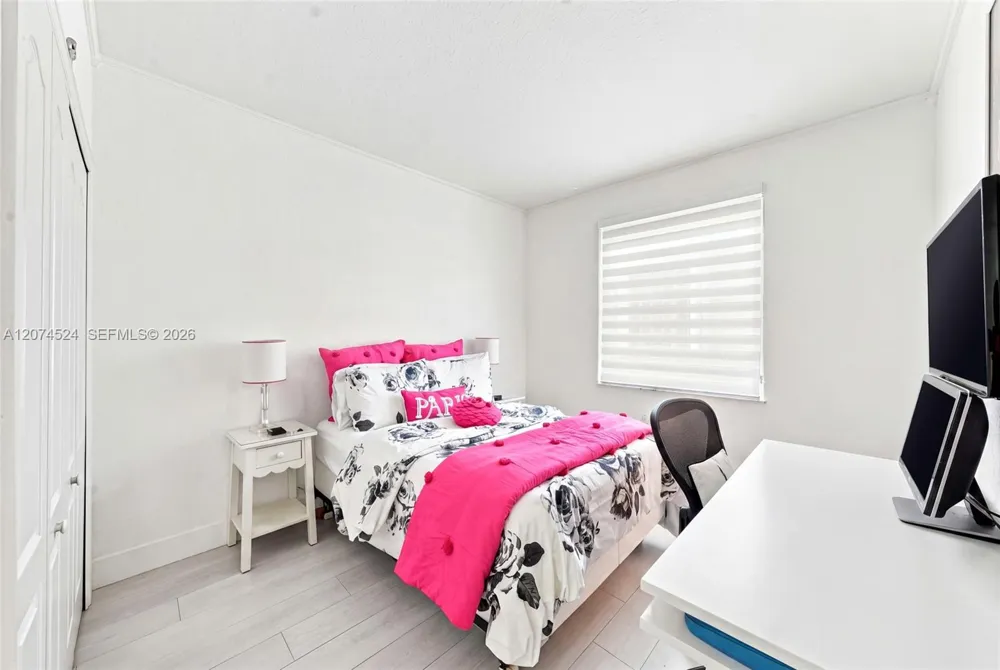 15429 SW 36th Ter Miami, FL 33185