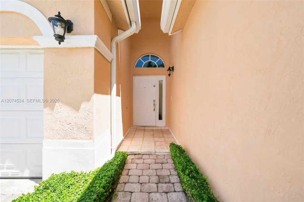 15429 SW 36th Ter Miami, FL 33185
