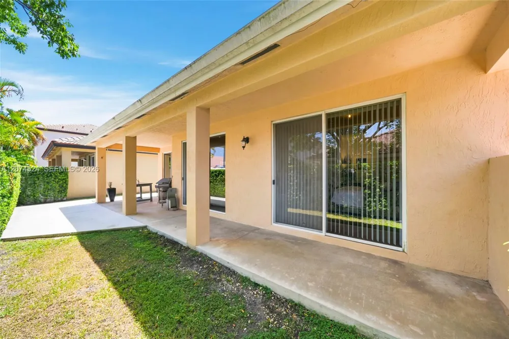 15429 SW 36th Ter Miami, FL 33185