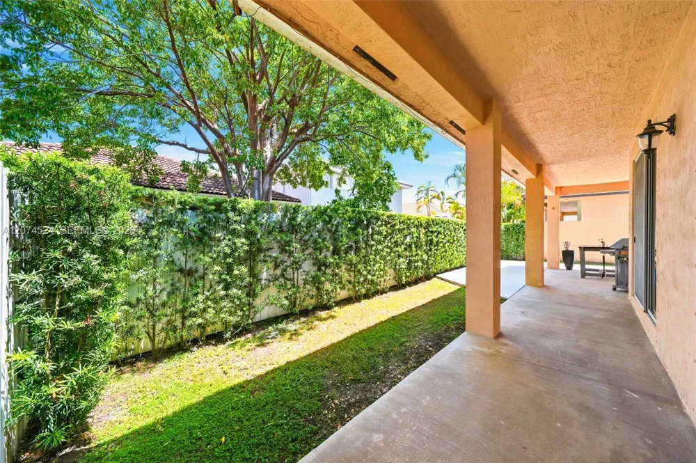 15429 SW 36th Ter Miami, FL 33185