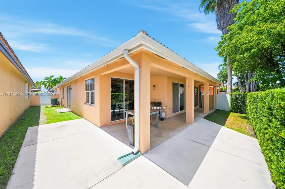 15429 SW 36th Ter Miami, FL 33185