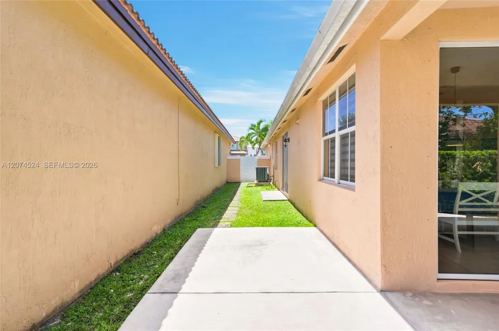 15429 SW 36th Ter Miami, FL 33185