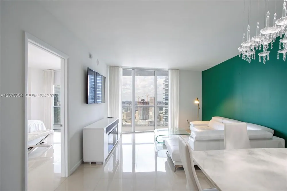 465 Brickell Ave #4306 Miami, FL 33131