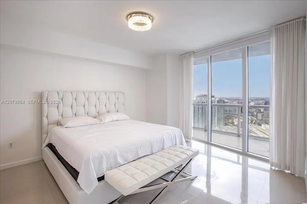 465 Brickell Ave #4306 Miami, FL 33131