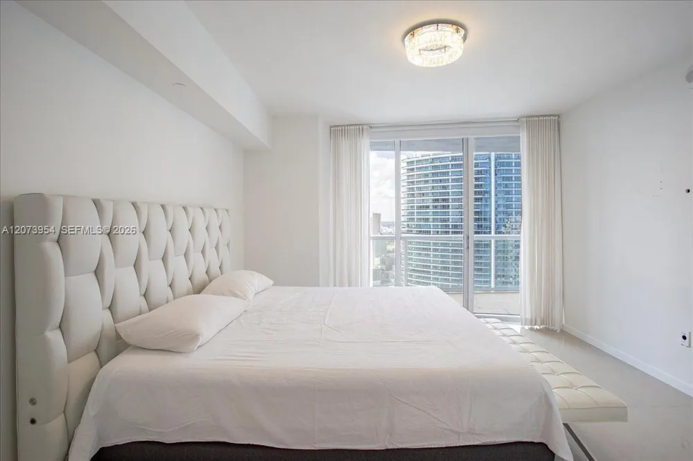 465 Brickell Ave #4306 Miami, FL 33131