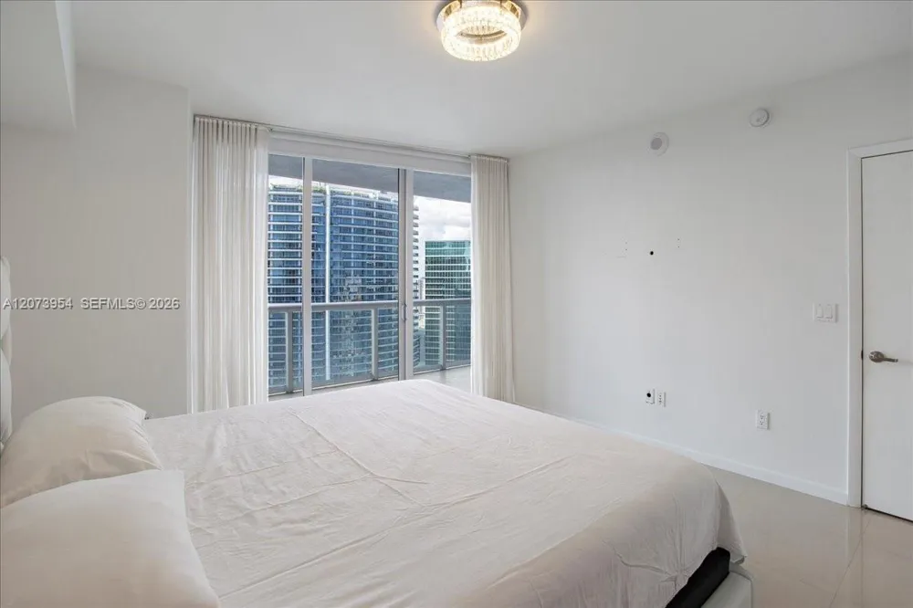 465 Brickell Ave #4306 Miami, FL 33131