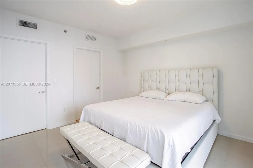 465 Brickell Ave #4306 Miami, FL 33131