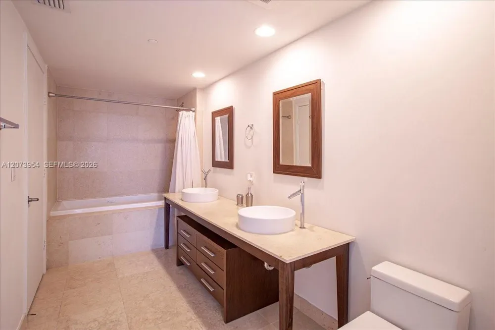 465 Brickell Ave #4306 Miami, FL 33131