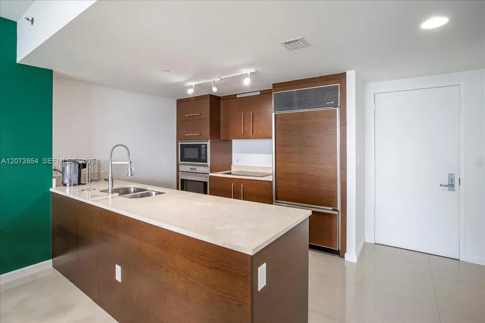 465 Brickell Ave #4306 Miami, FL 33131