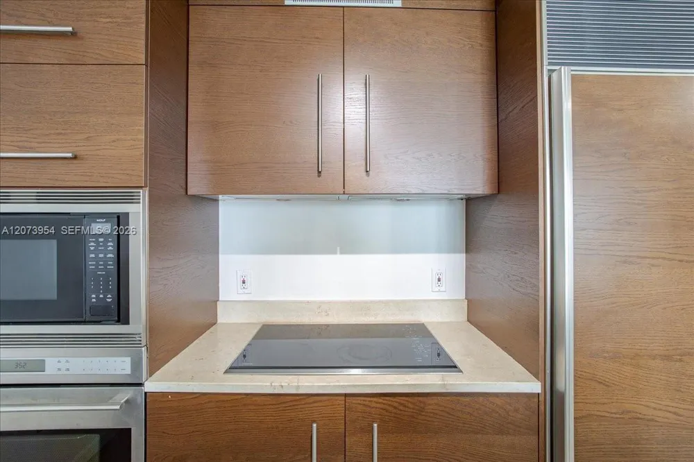 465 Brickell Ave #4306 Miami, FL 33131