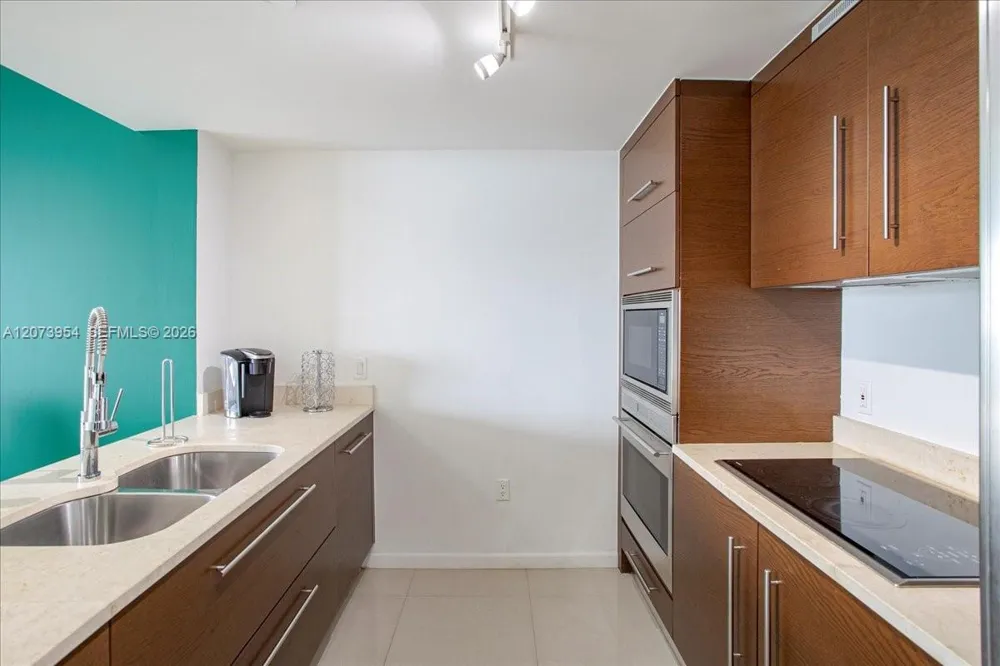 465 Brickell Ave #4306 Miami, FL 33131