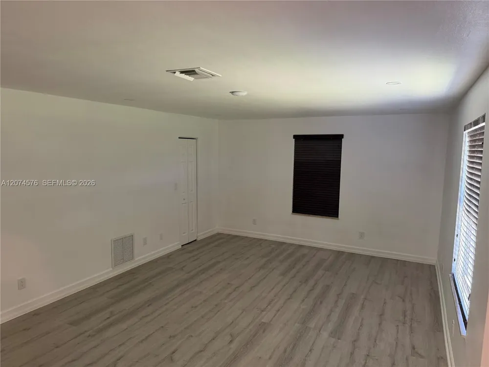 5201 SW 22nd St West Park, FL 33023