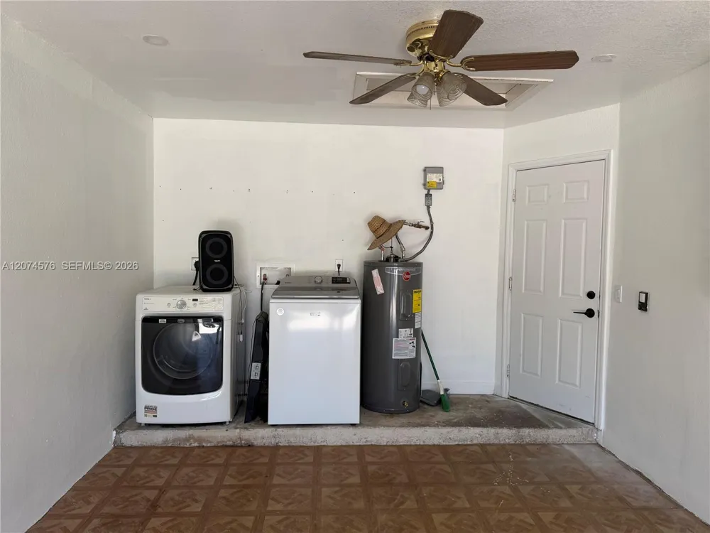 5201 SW 22nd St West Park, FL 33023