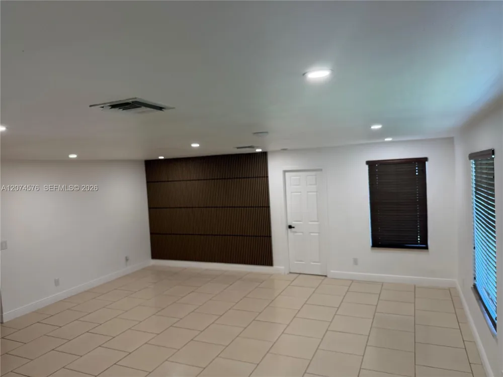 5201 SW 22nd St West Park, FL 33023