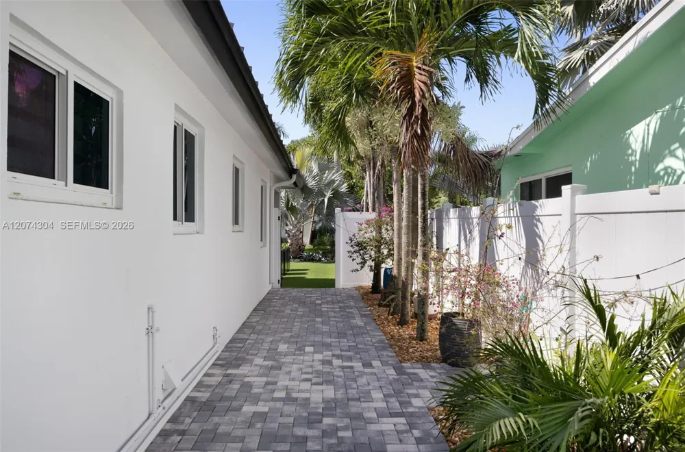 1353 Van Buren St Hollywood, FL 33019