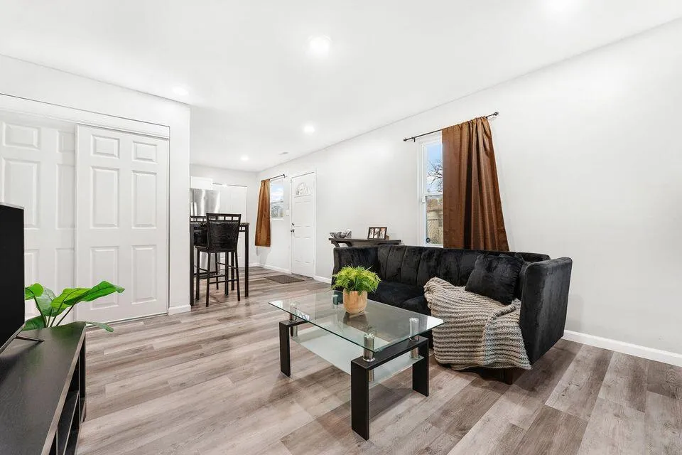4138 W 20th Avenue Gary, IN 46404