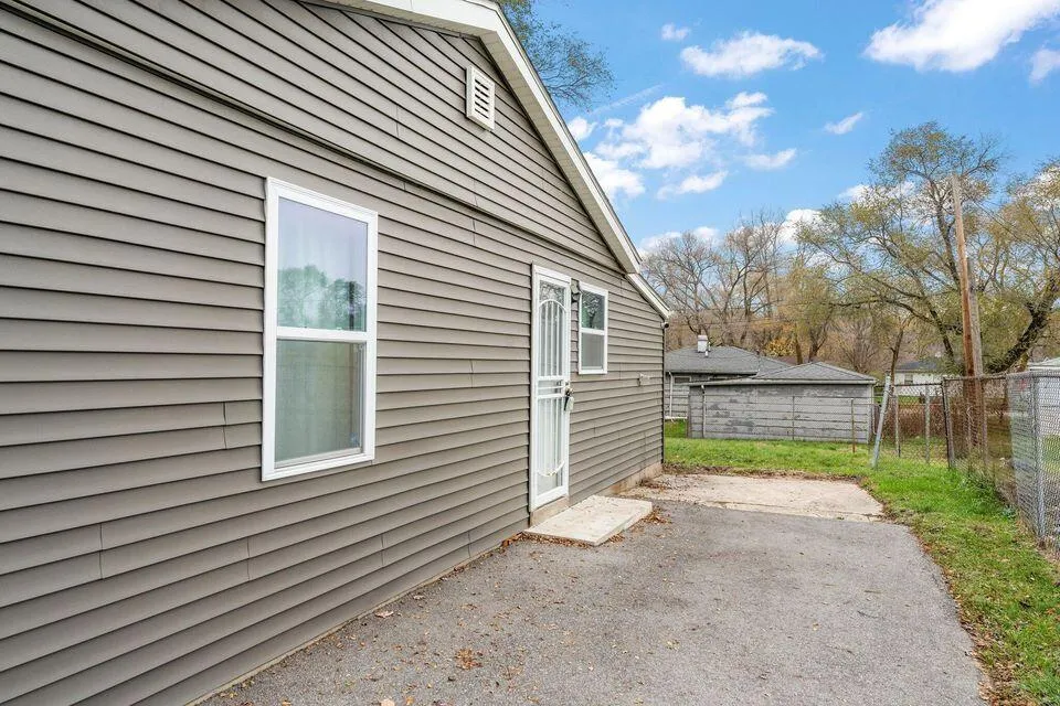 4138 W 20th Avenue Gary, IN 46404