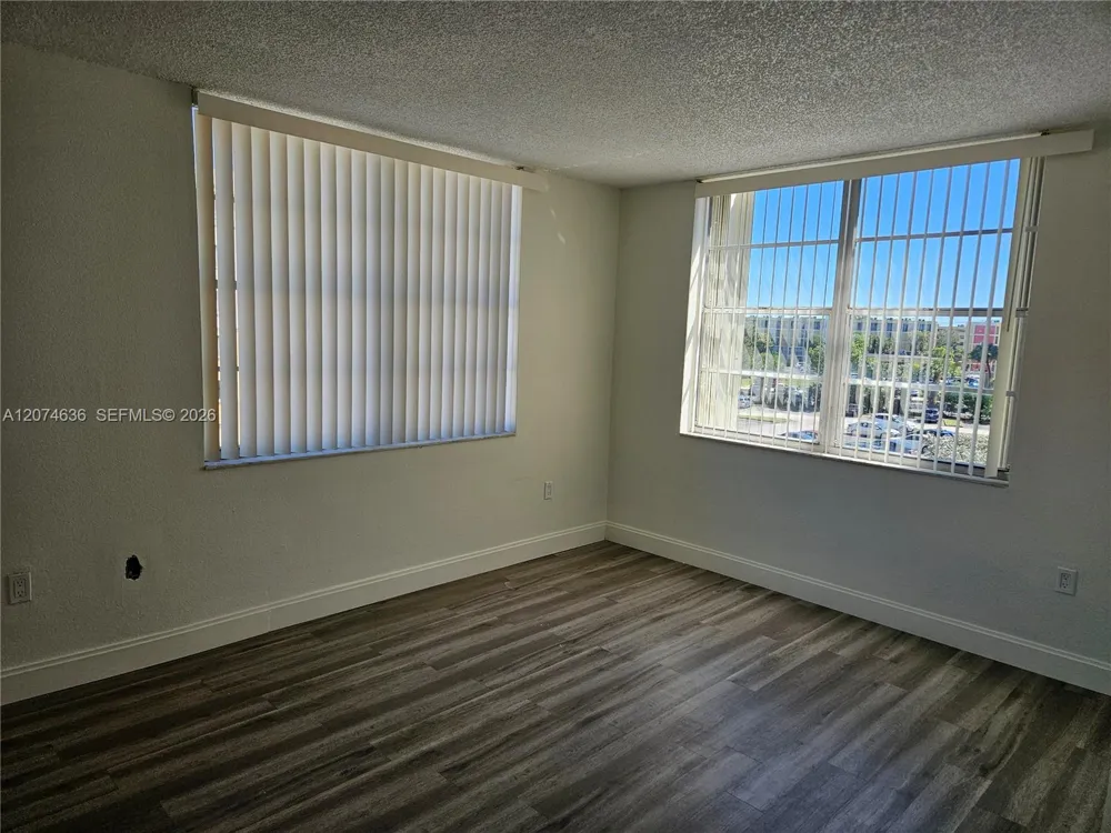 9320 Fontainebleau Blvd #401 Miami, FL 33172