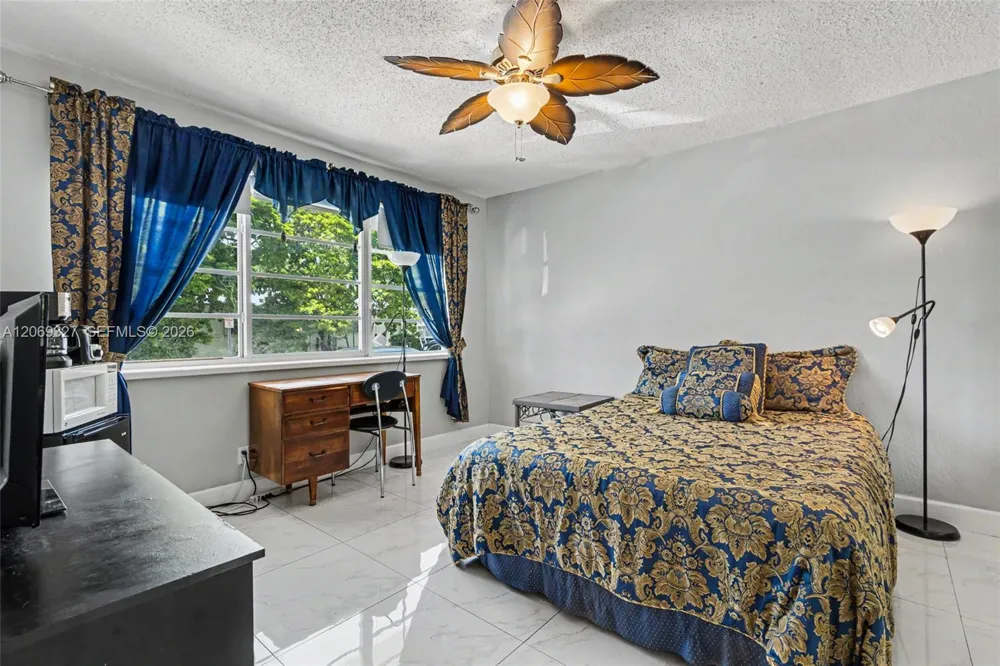 350 S Shore Dr #15 Miami Beach, FL 33141