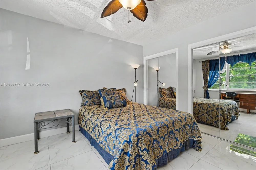 350 S Shore Dr #15 Miami Beach, FL 33141