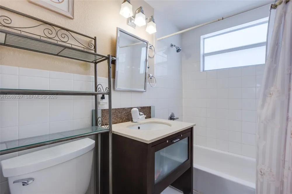 350 S Shore Dr #15 Miami Beach, FL 33141