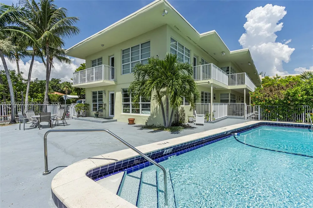 350 S Shore Dr #15 Miami Beach, FL 33141