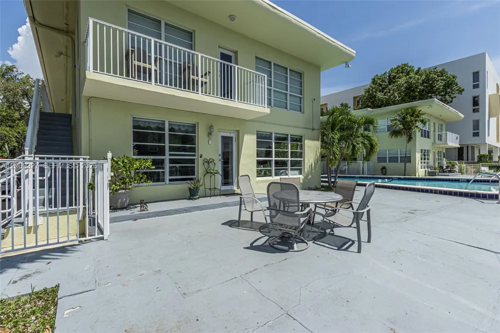350 S Shore Dr #15 Miami Beach, FL 33141