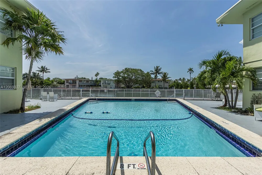 350 S Shore Dr #15 Miami Beach, FL 33141