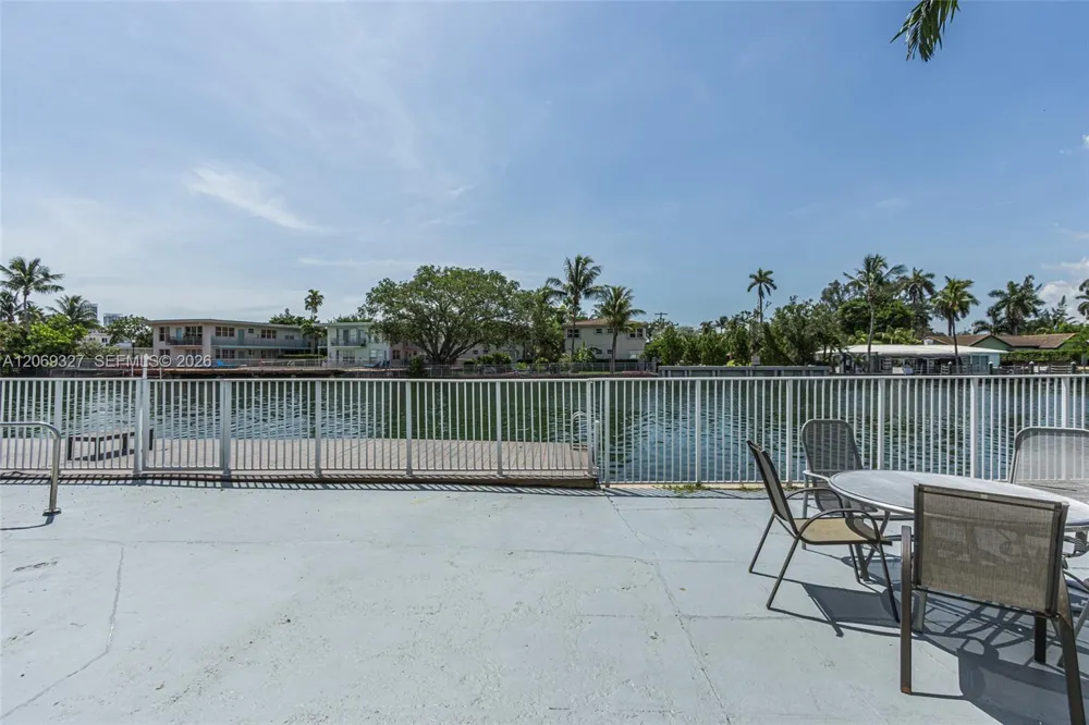 350 S Shore Dr #15 Miami Beach, FL 33141