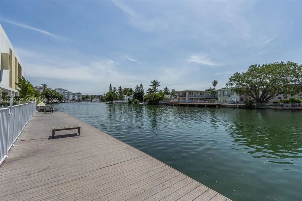 350 S Shore Dr #15 Miami Beach, FL 33141